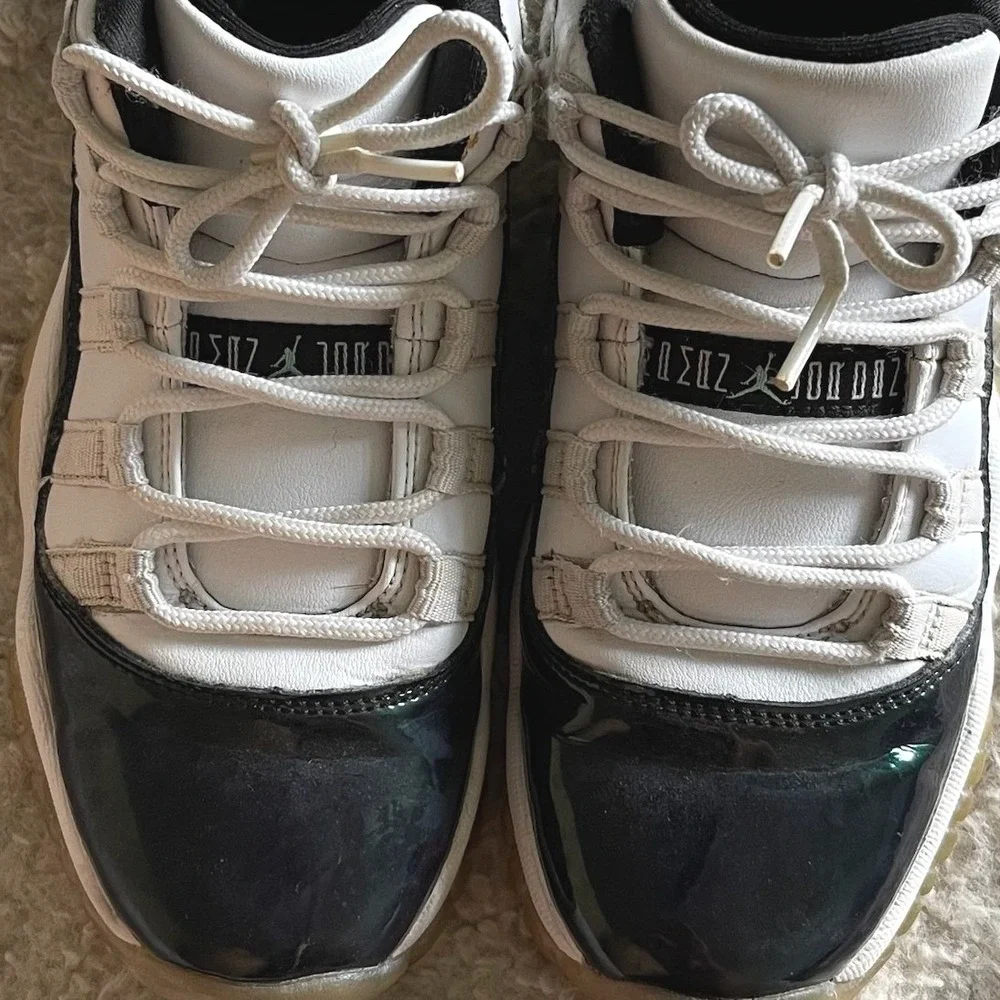 Jordan 11 Retro Low Emerald White Black 528896-145 Youth Size 4.5Y Sneaker